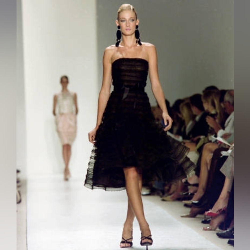 US M 8 $6,000 OSCAR DE LA RENTA STUNNING SILK BLACK BUBBLE HEM RUNWAY DRESS - Picture 6 of 13